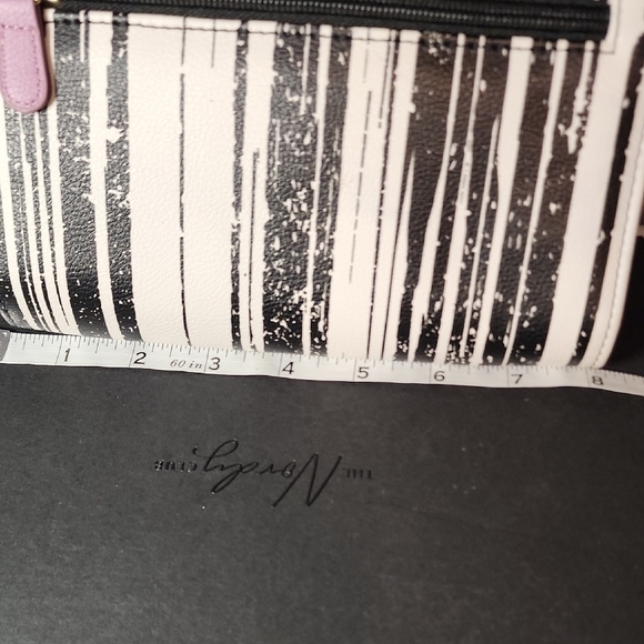 Betsey Johnson Black and White Quilted Crossbody Bag/ClutchW/ Coin Purse - Picture 4 of 11